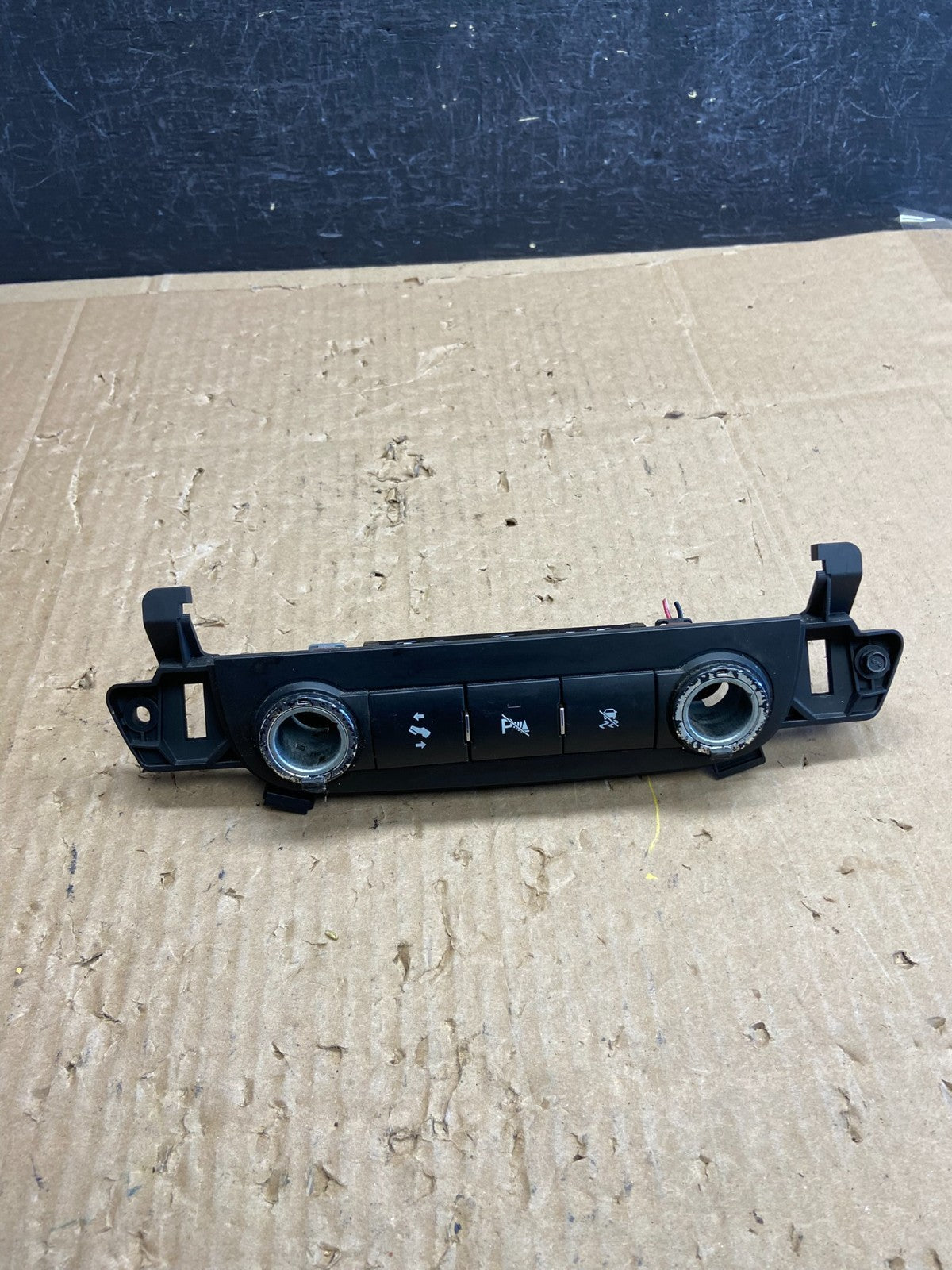 2007 - 2014 Chevrolet Tahoe Yukon Pedal Traction Control Switch AD6815 DG0