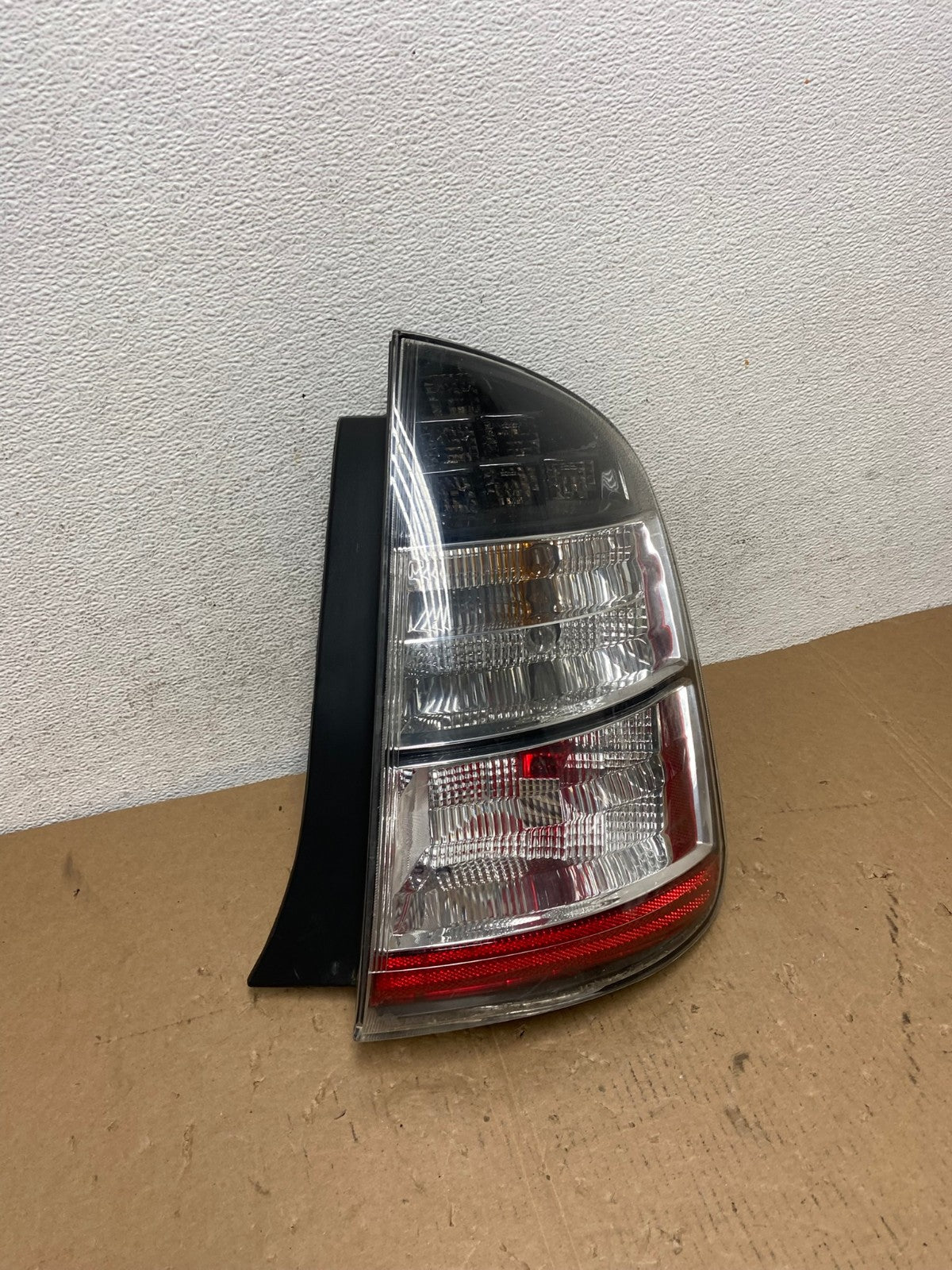 2004 - 2005 Toyota Prius Right Passenger Side Rh Tail Light AD7979 LK2