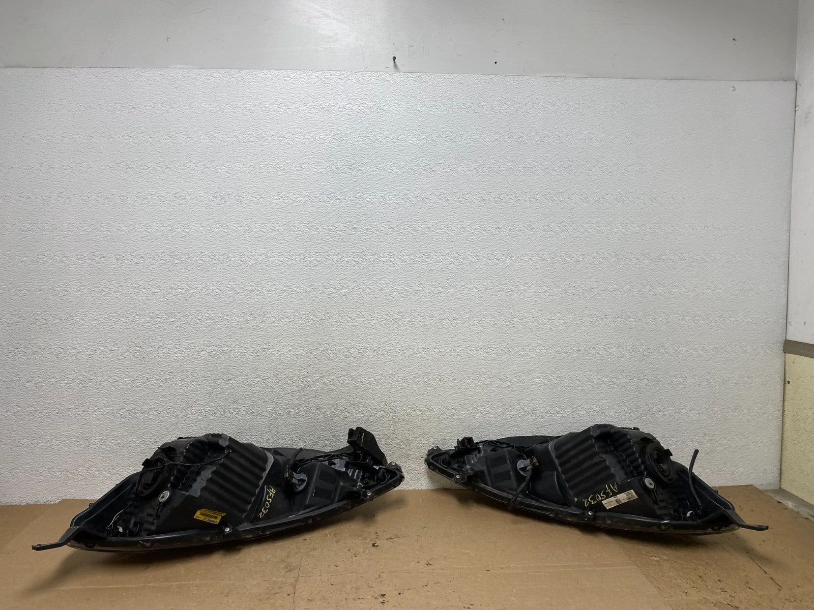 2009 to 2013 Honda Fit Left+Right Side Headlights Halogen AF5032 DW6