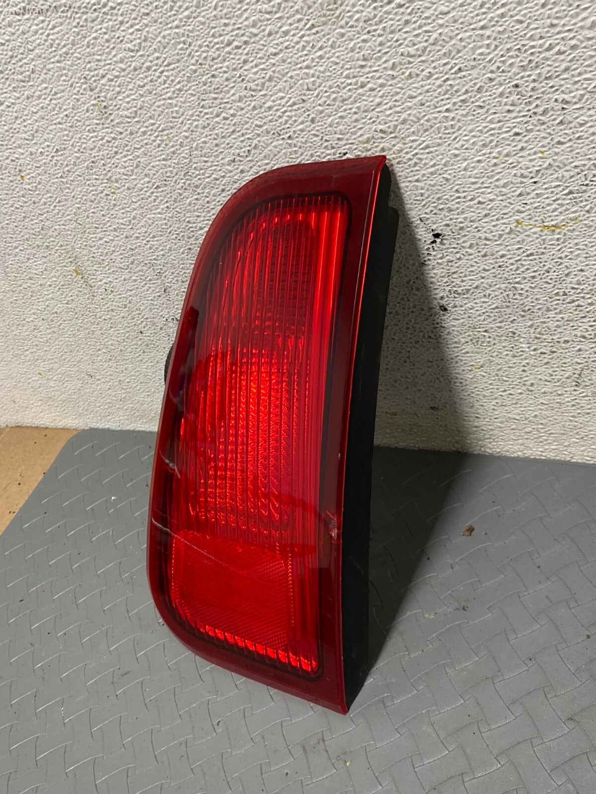 2003-2006 Lincoln Navigator Right Passenger RH Inner Tail Light OEM A2851 DG11