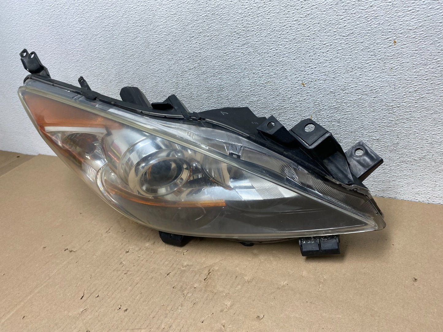 2010 - 2013 Mazda 3 Halogen Right Passenger Rh Side Headlight AG6702 DW1