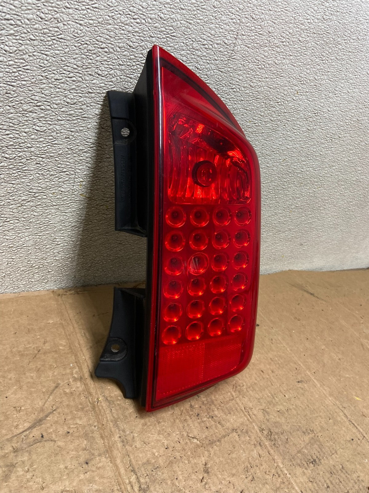 2004 to 2010 Infiniti Qx56 Right Passenger RH Side Tail Light AA35502