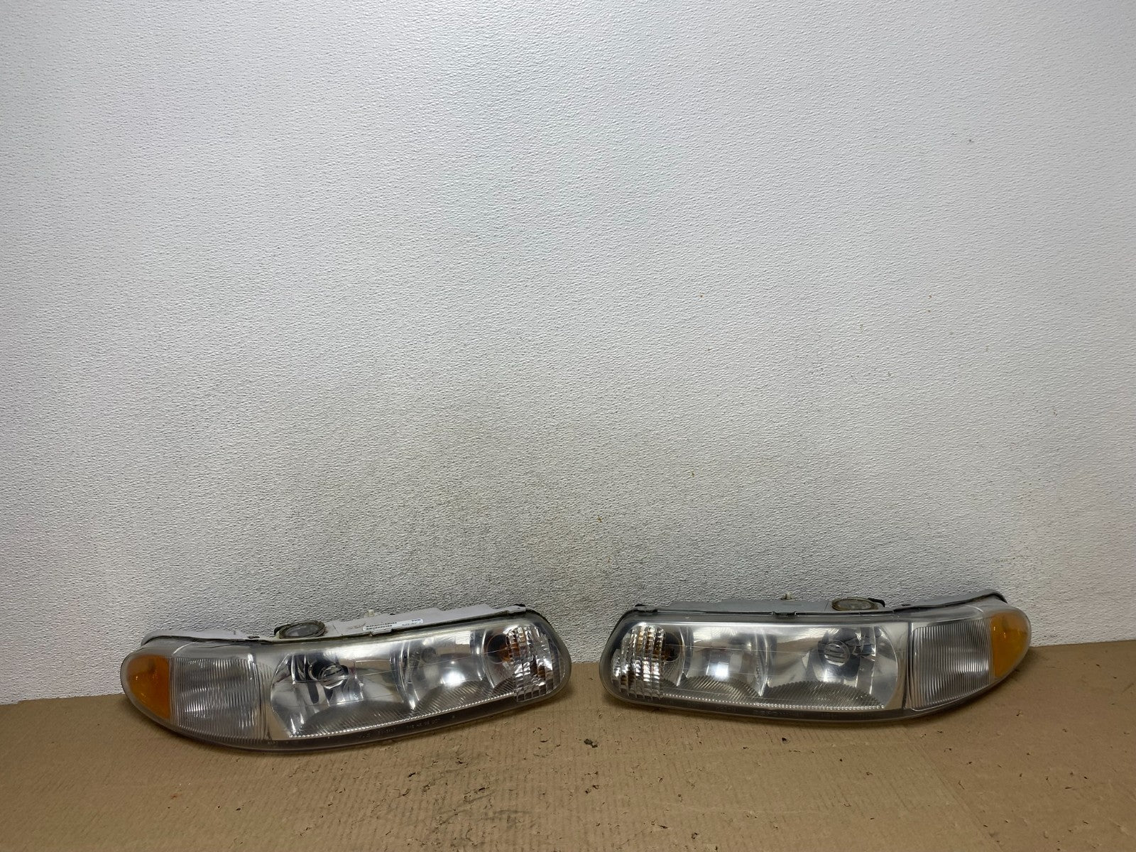 1997-2005 Buick Century Left+Right Side Headlights Halogen AG6531 DW0