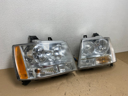 2007 to 2013 Chevrolet Suburban Tahoe Left+Right Set Headlights AE8824 DW2