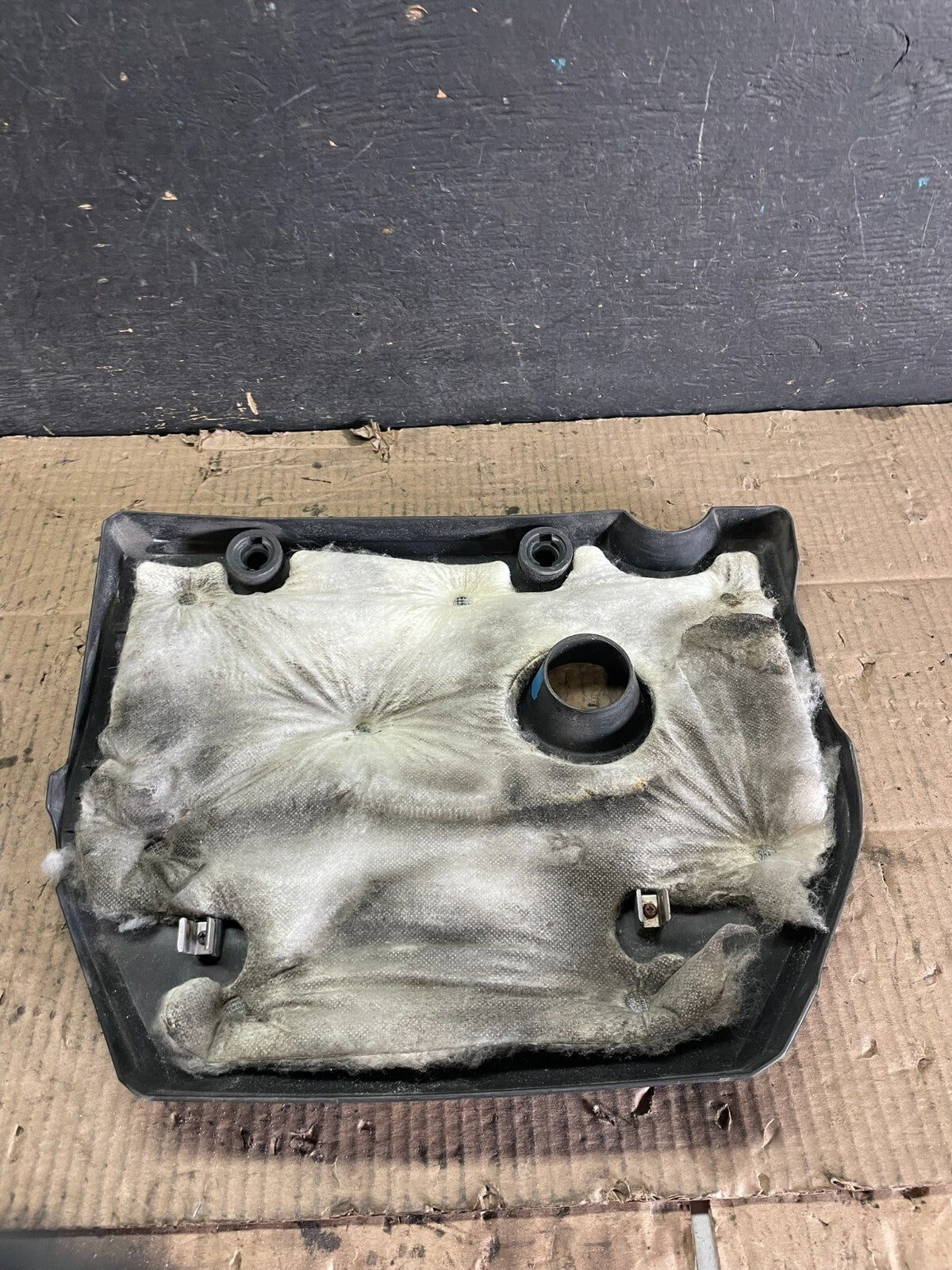 2004 to 2009 Mazda 3 DOHC 16 VALVE Engine Shield Top Cover M2615 PS5
