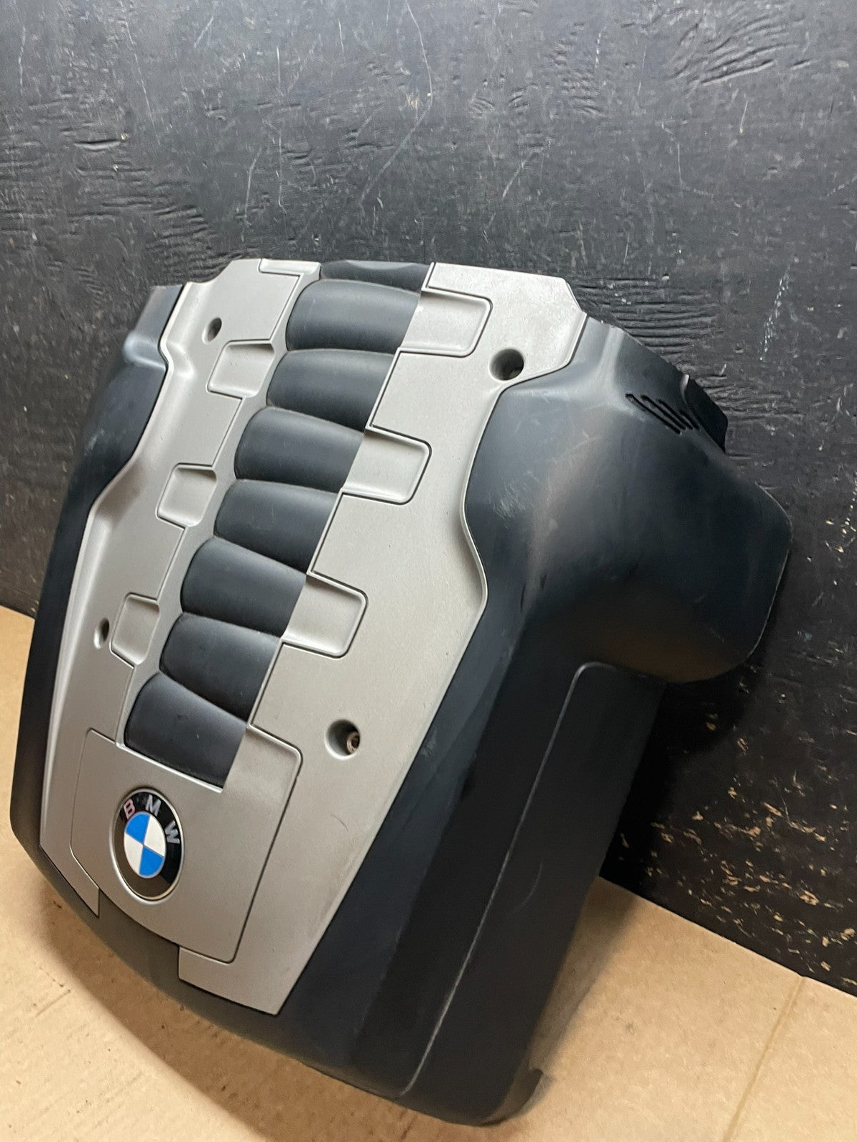 2006 to 2010 BMW 550i 650i 750i Plastic Engine Cover Shield OEM Y9505 DG2
