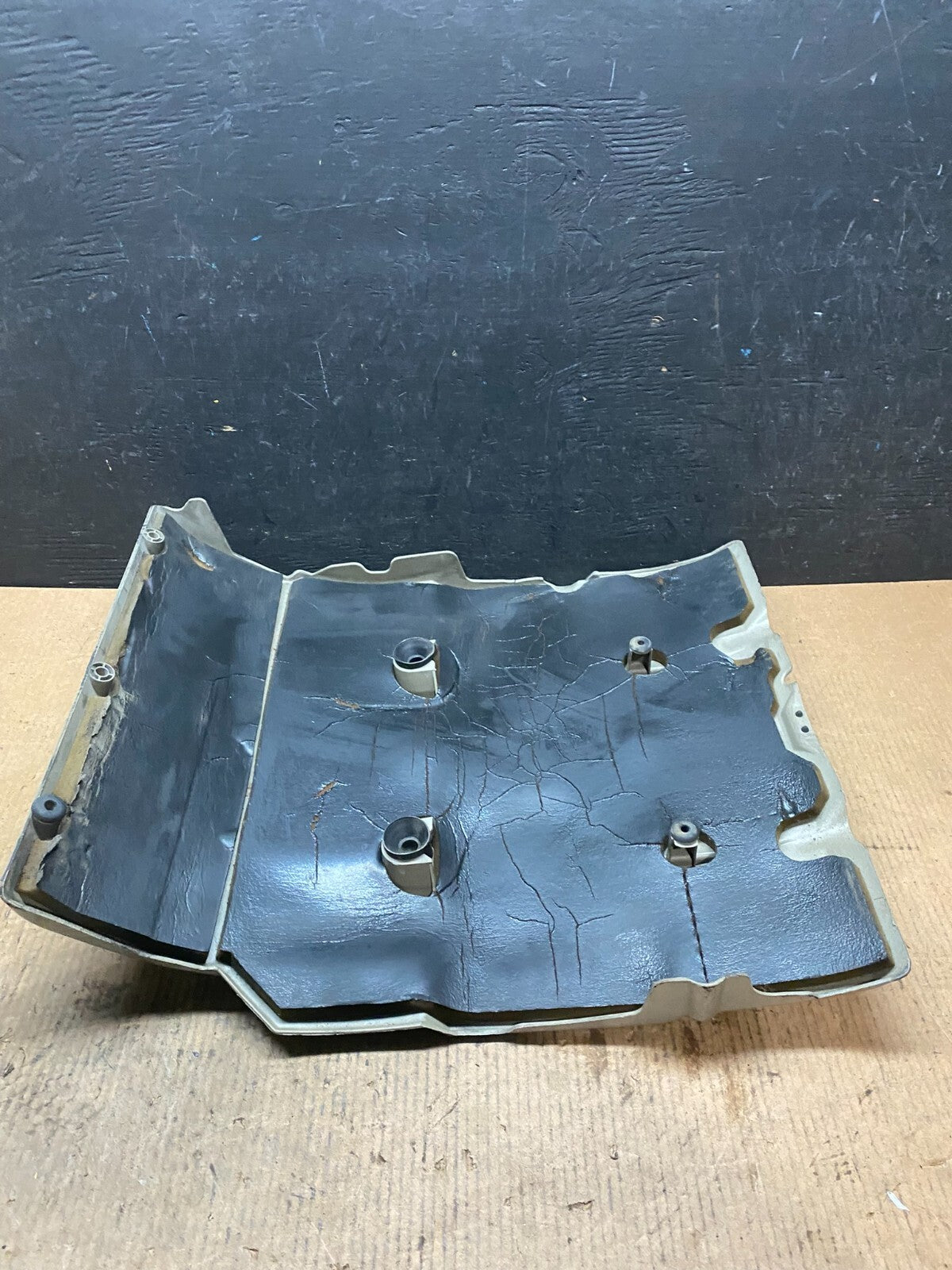 1997 to 2004 Cadillac Deville Seville Northstar Engine Motor Cover H4833 DG16