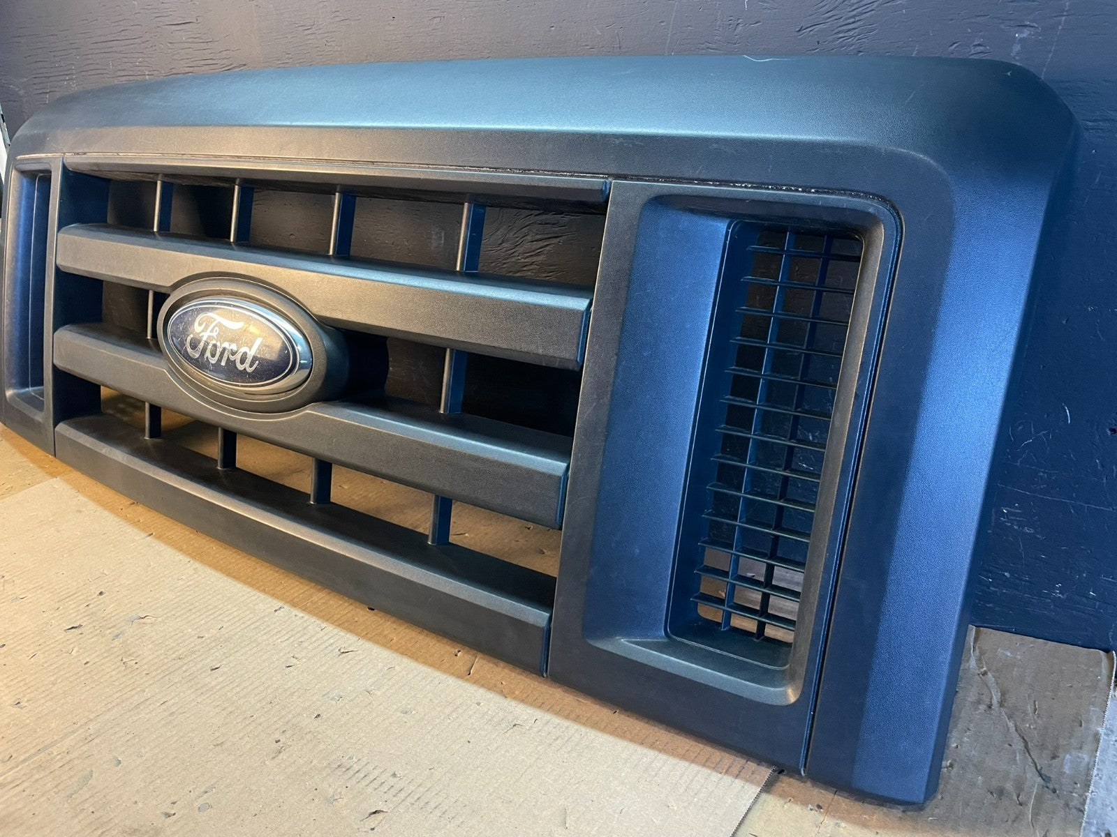 2008 to 2014 Ford Econoline E150 E250 Front Upper Chrome Grill Grille AB7892 DG1