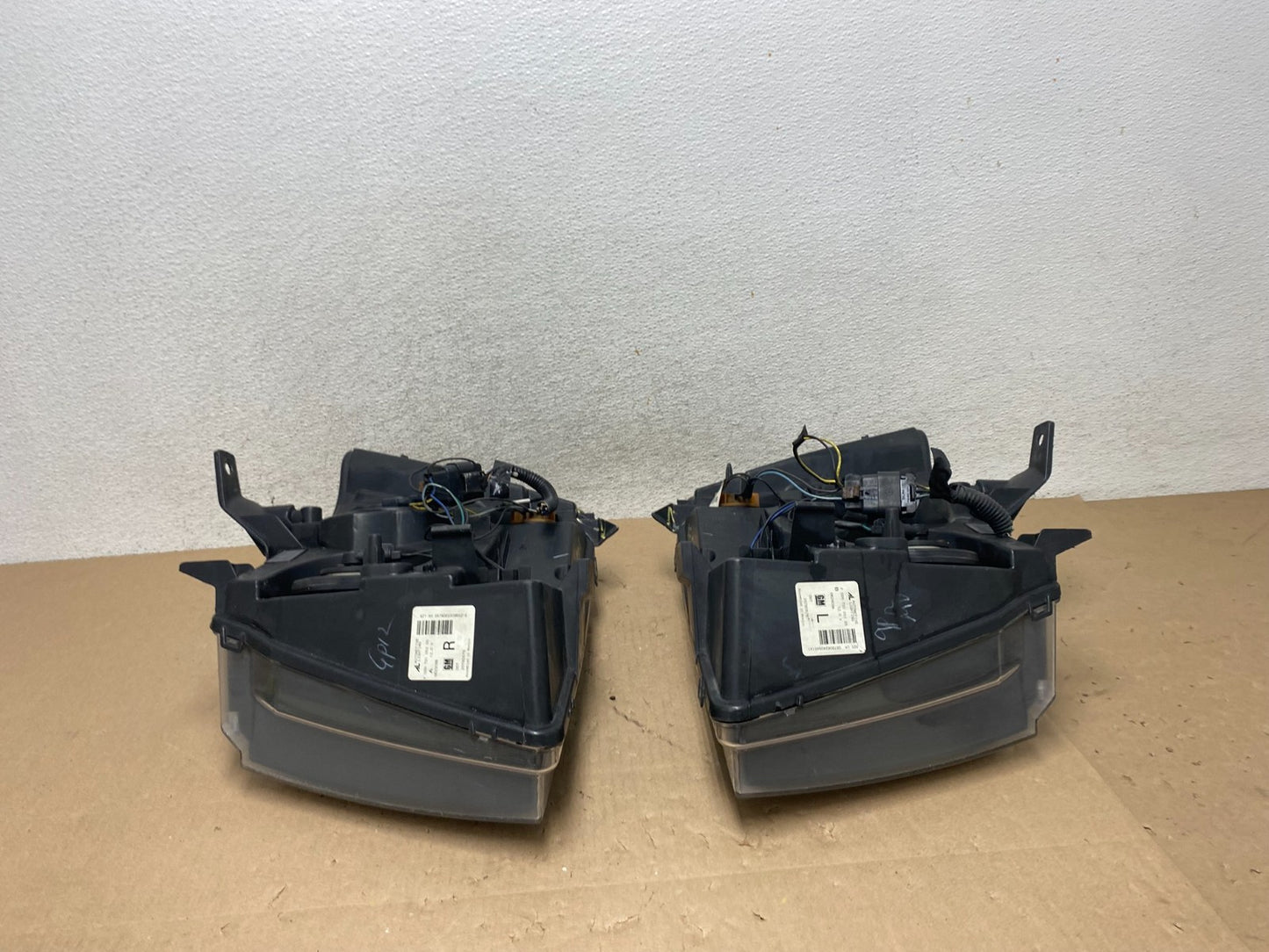 2007 to 2013 Chevrolet Suburban Tahoe Left+Right Set Headlights AG5801 DW14