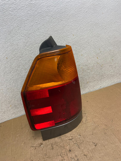2002 to 2009 Gmc Envoy Left Driver Lh Side Tail Light AI9306 LK2