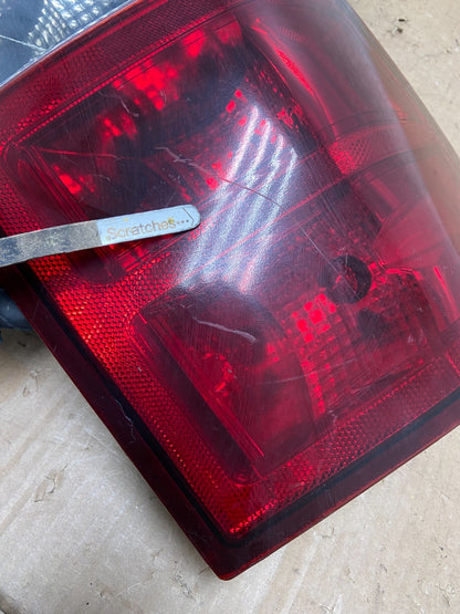 2005 to 2006 Jeep Grand Cherokee Left Driver Side Lh Tail Light AI9401 LK3