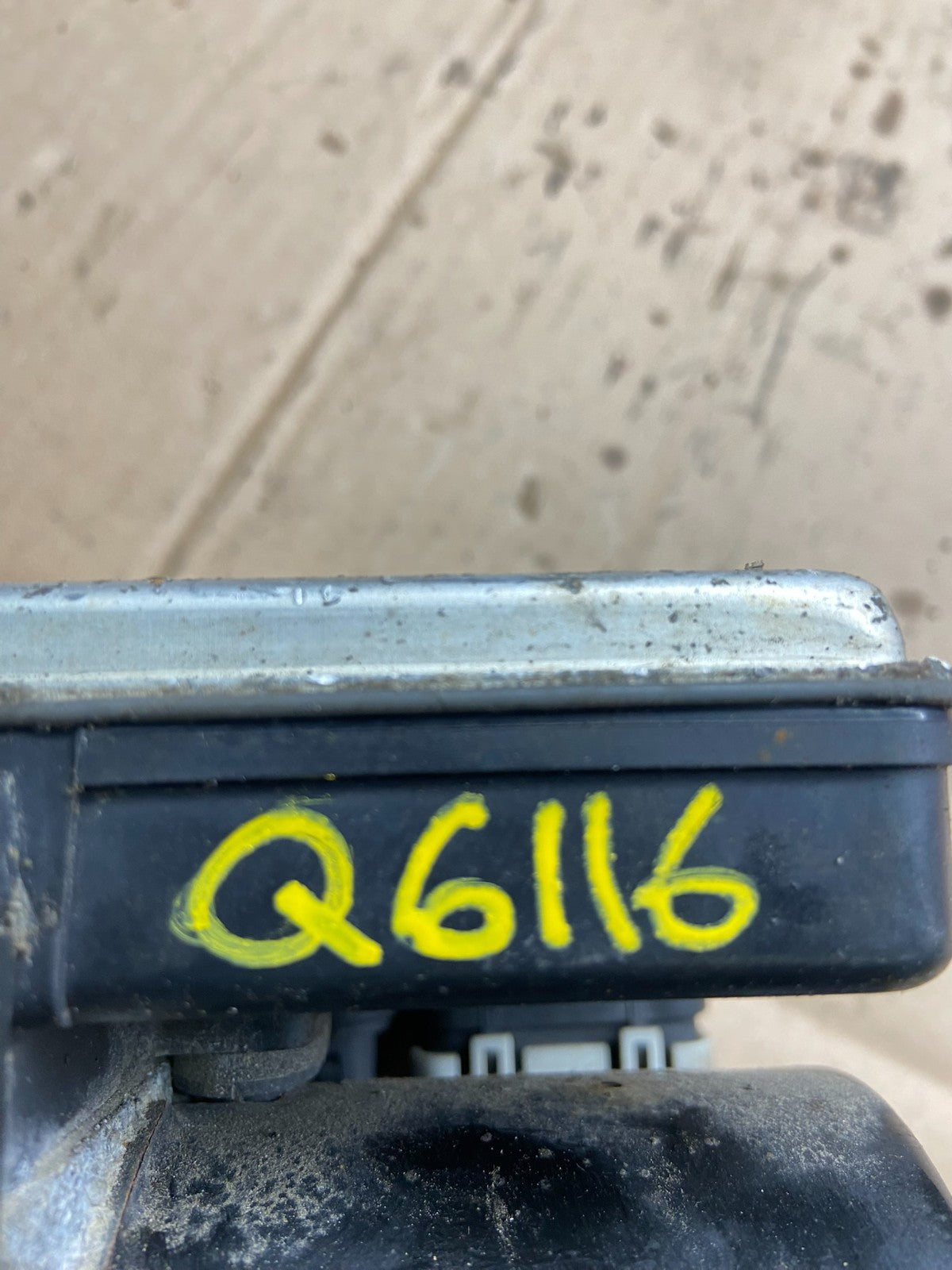2004-2006 Chevrolet Express ABS Pump Control OEM 13567118 Module Q6116 DG7