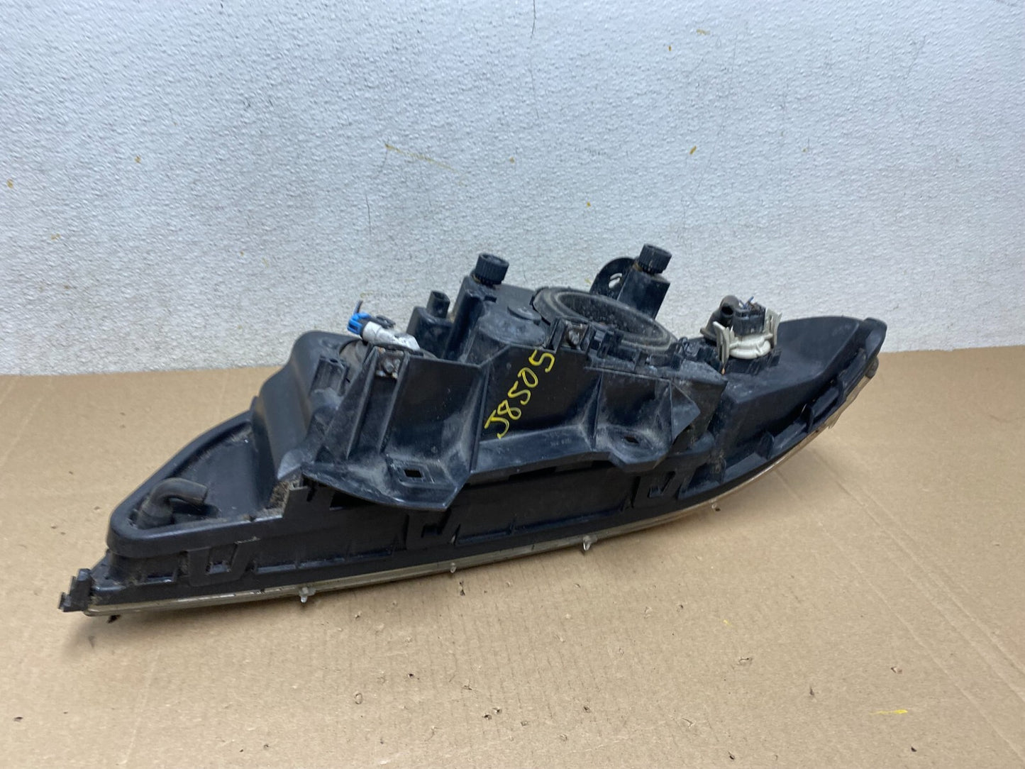 1997 - 2000 BMW E39 5 Series Headlight Right Passenger RH Halogen OEM J8505 DW11