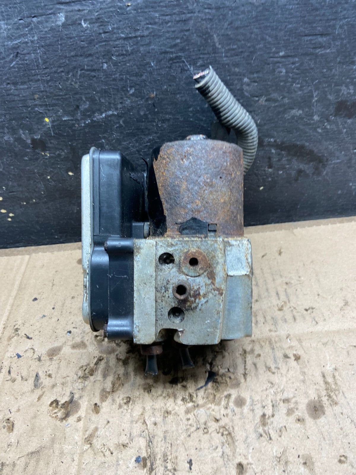 2004-2006 Chevrolet Express ABS Pump Control OEM 13567115 Module Q6123 DG1