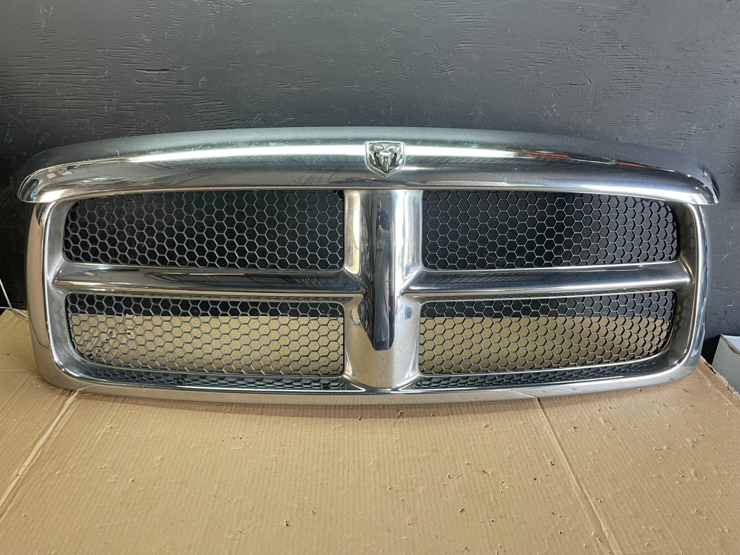 2002 2003 2004 2005 Dodge Ram 1500  Upper Front Grill Grille AF8477 DG0