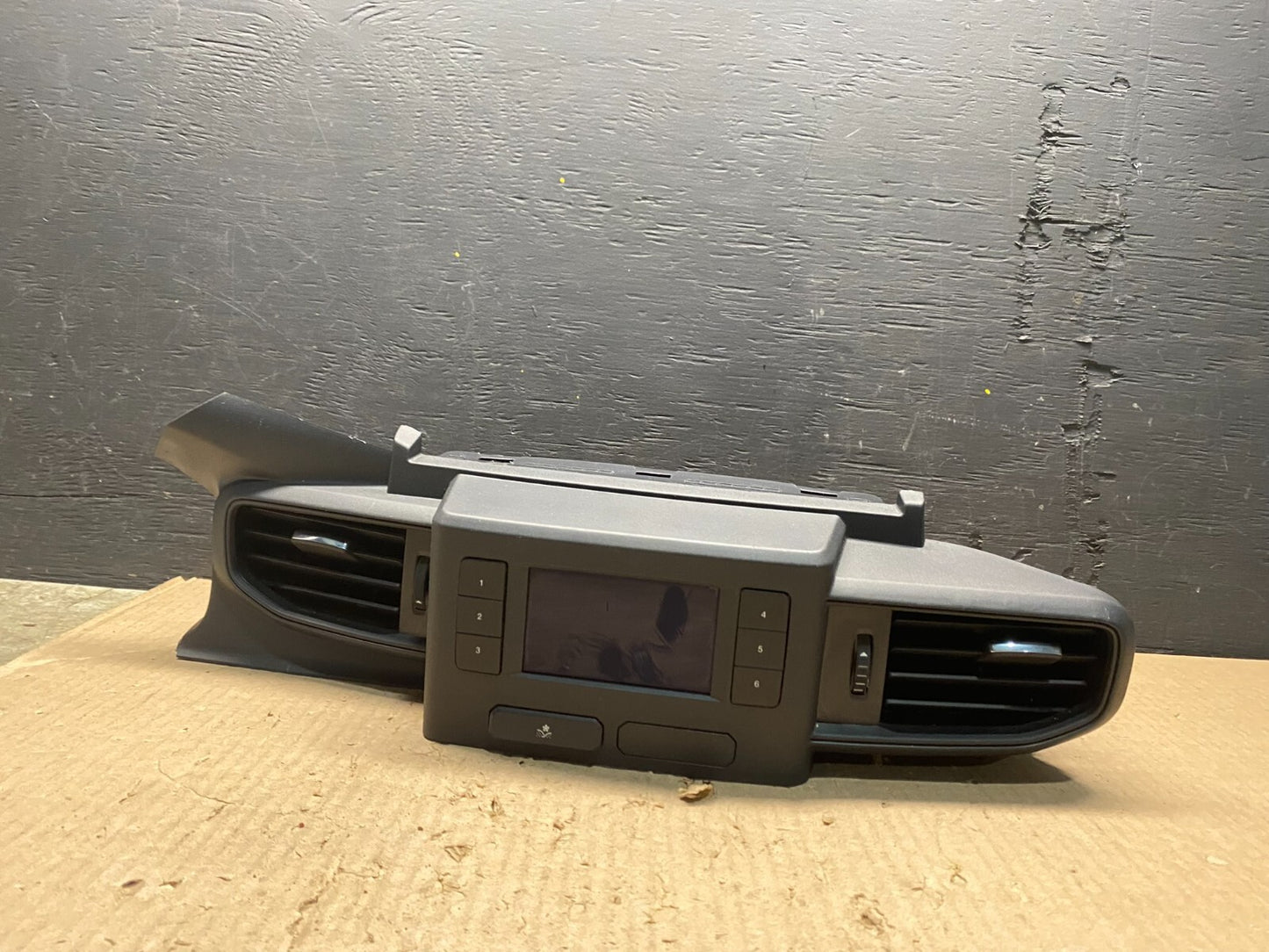 2020 to 2023 Ford Explorer Console Radio Display Screen Air Vents F8957 DG10