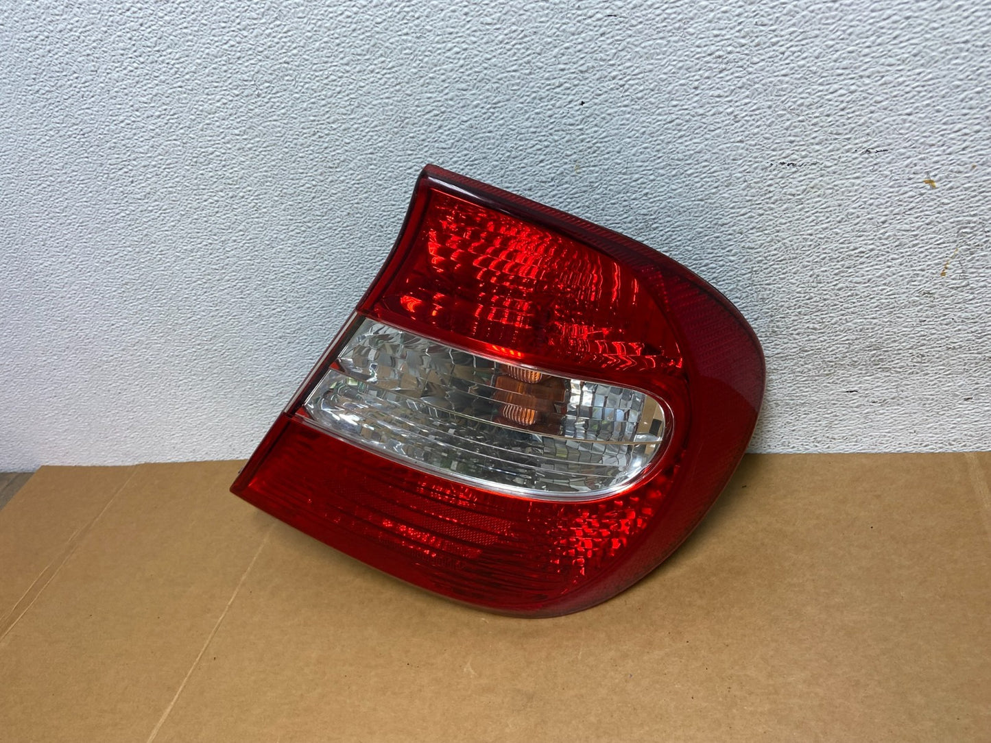 2002 2003 2004 Toyota Camry Tail Light Right Passenger Rh Side AD8880 DW1