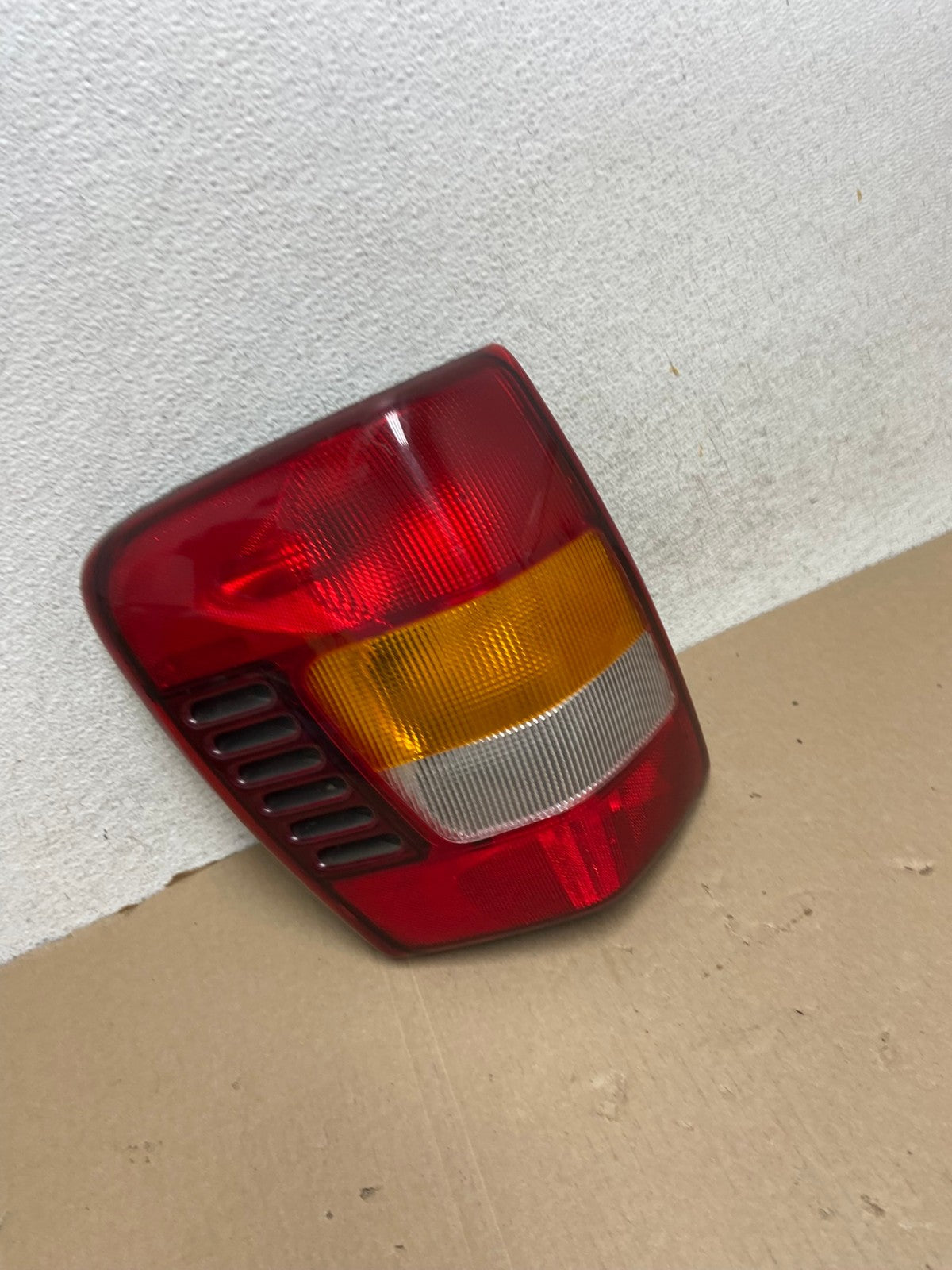 1999 - 2004 Jeep Grand Cherokee WJ Left Driver Lh Tail Light AG6832 LK2