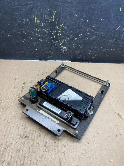 2005 to 2007 Ford Freestyle Montego Climate Control Radio Bezel Trim ab5616 DG4