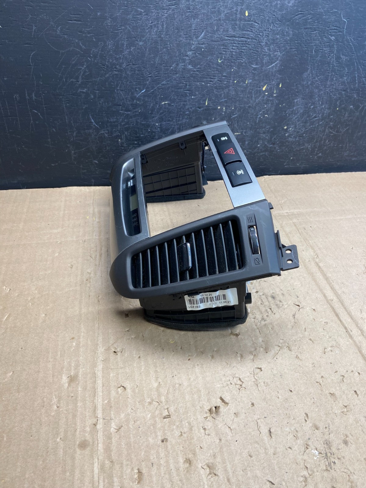 2007 to 2009 Hyundai Santa Fe Center Dashboard Radio Bezel Trim AE1750 DG1