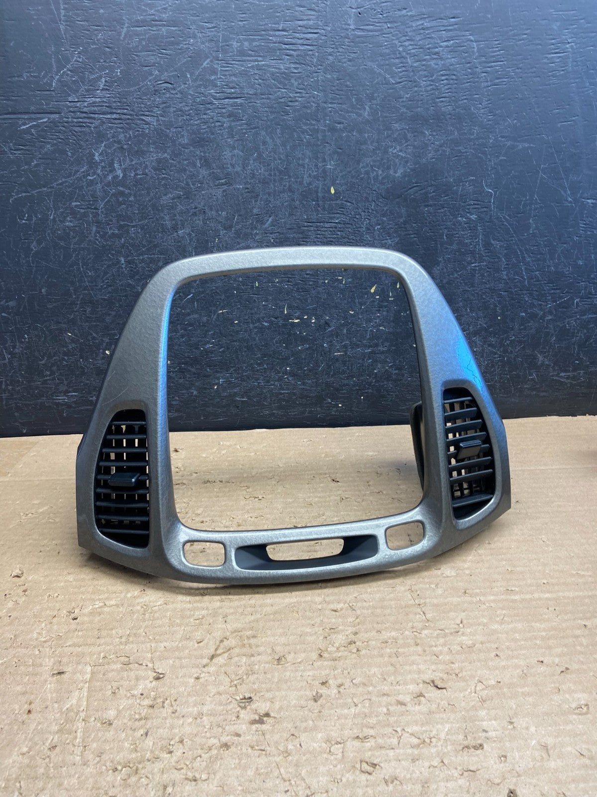 2001-2007 Toyota Highlander Radio Climate Dash Trim Bezel Air Vent AG6872 DG0