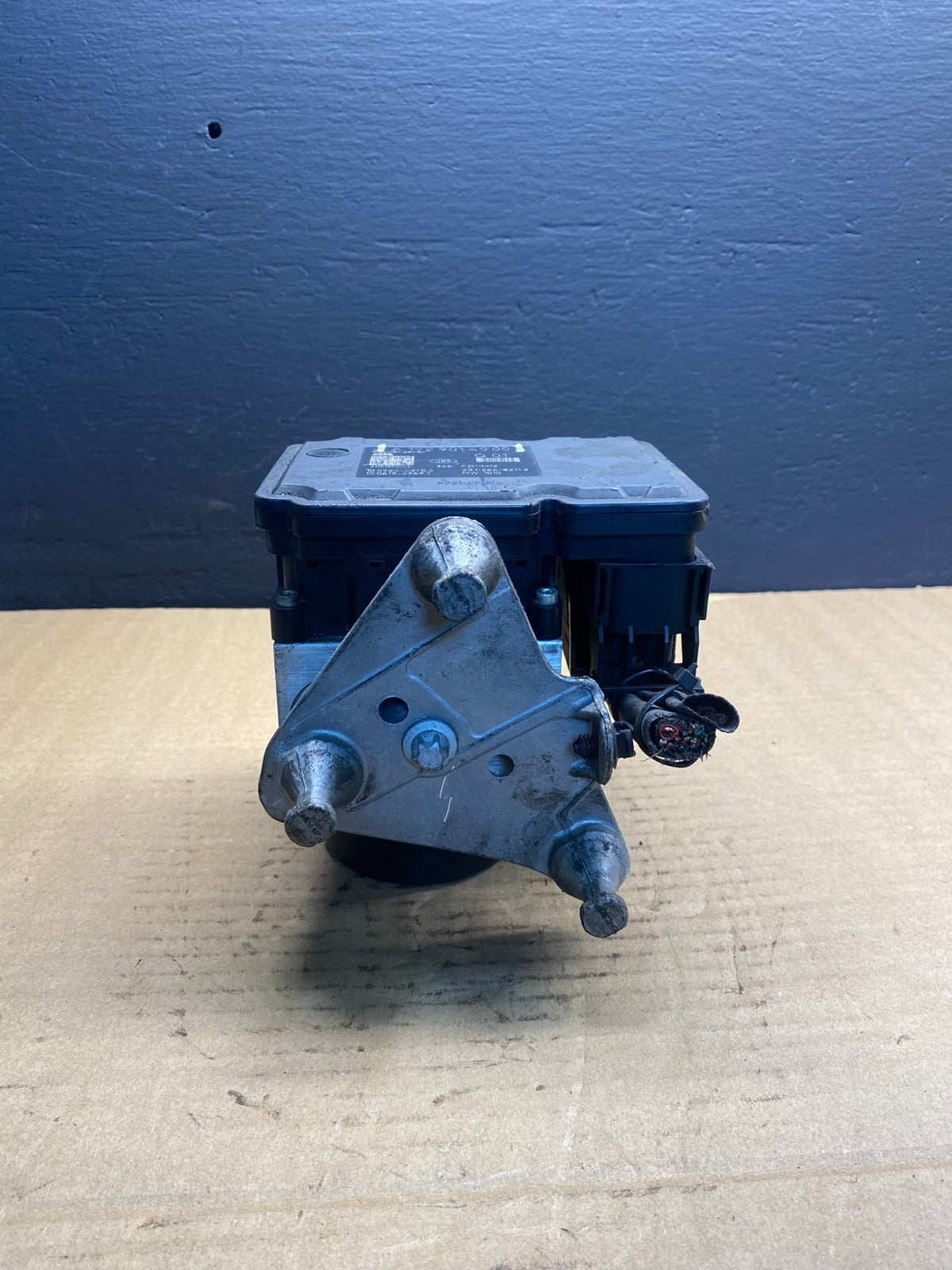 2012 to 2015 Mercedes W204 c250 ABS Anti Lock Brake Pump Module AB7376 DG1