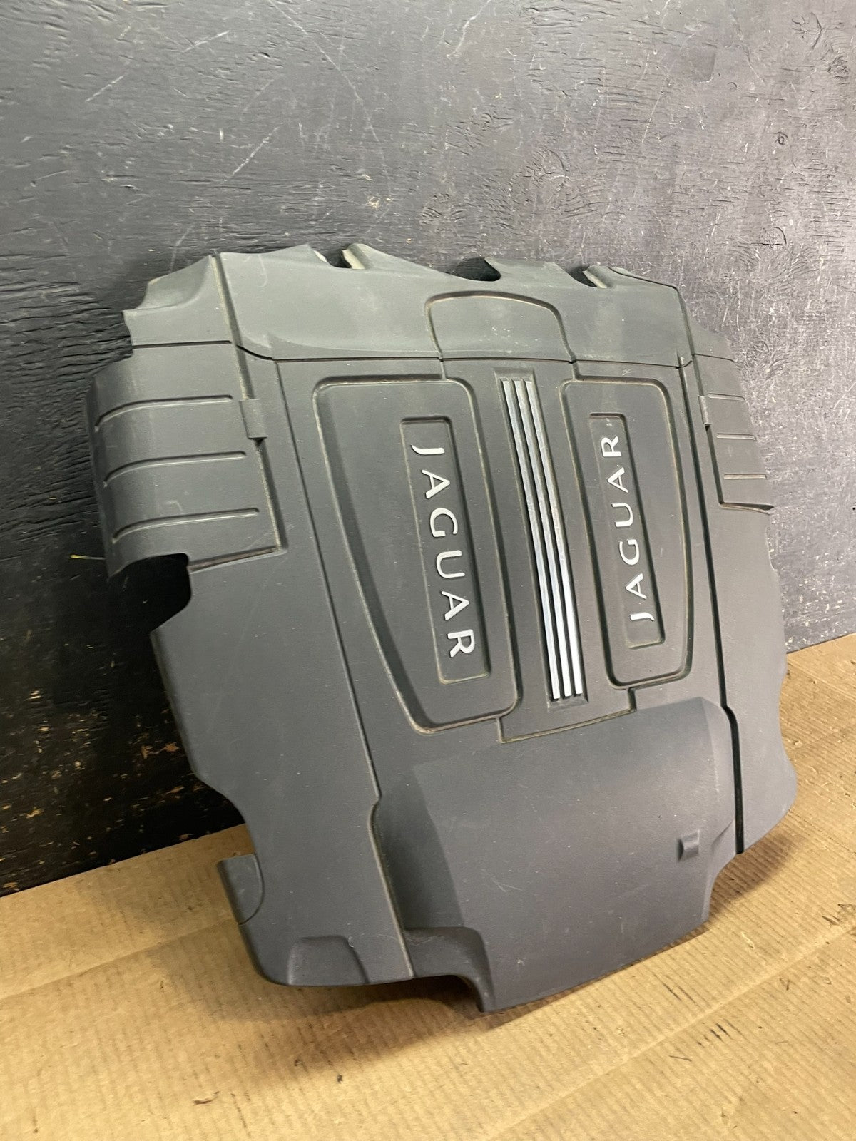 2010 to 2019 Jaguar XF XE 3.0L F-Pace Engine Motor Plate Cover OEM AA9226  DG1