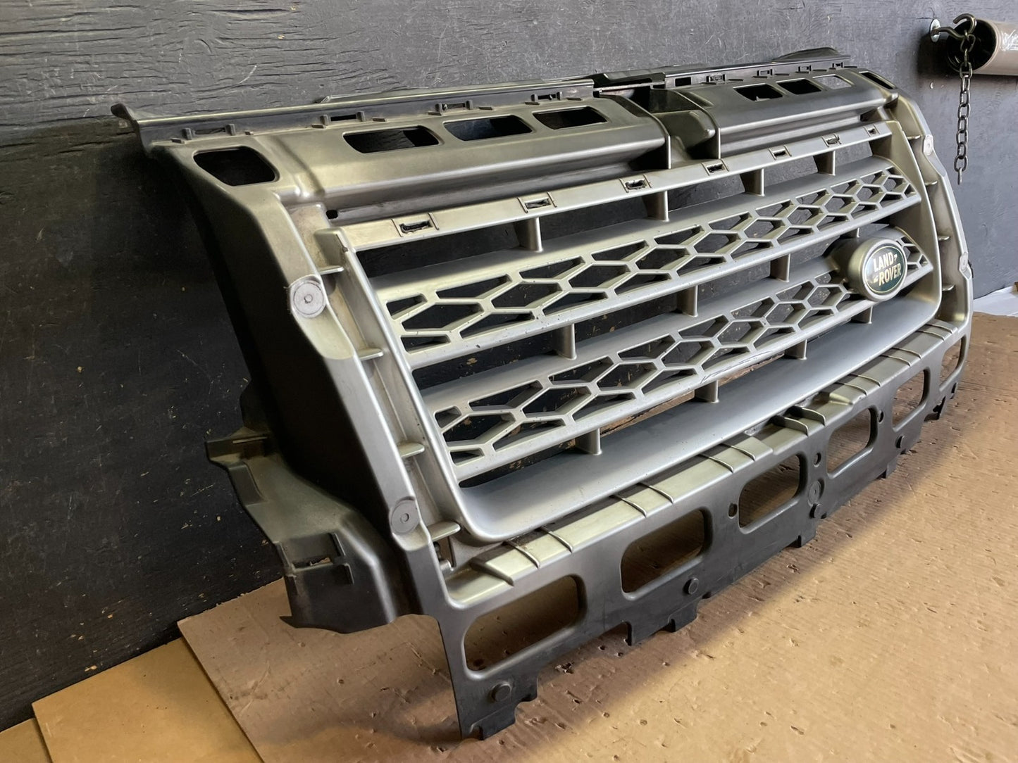 2008 to 2010 Land Rover LR2 Front Bumper Grille Grill OEM aa2213 DG1