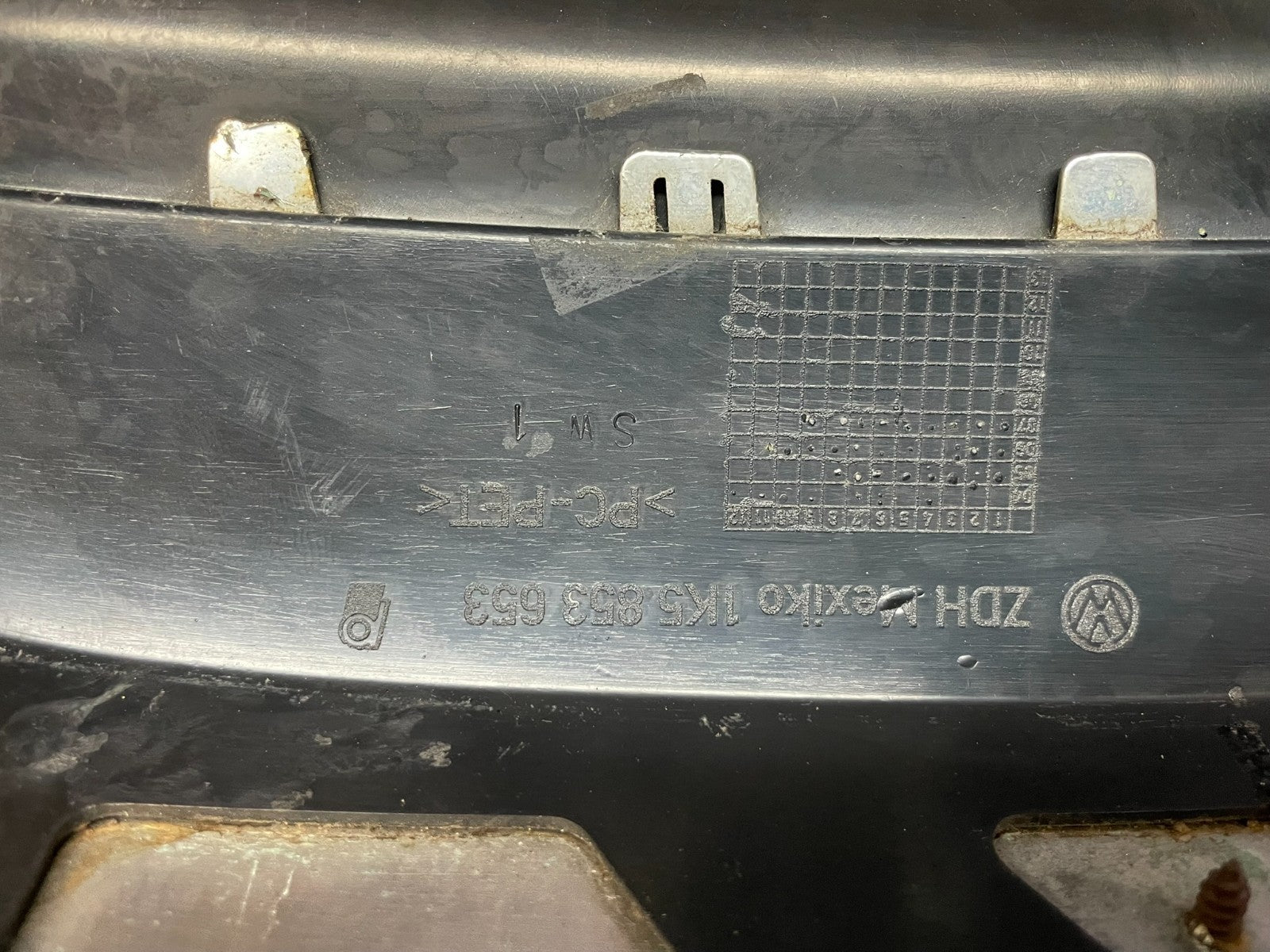 2005-2010 Volkswagen Jetta Front Upper Grille Grill Chrome AE3633 DG6