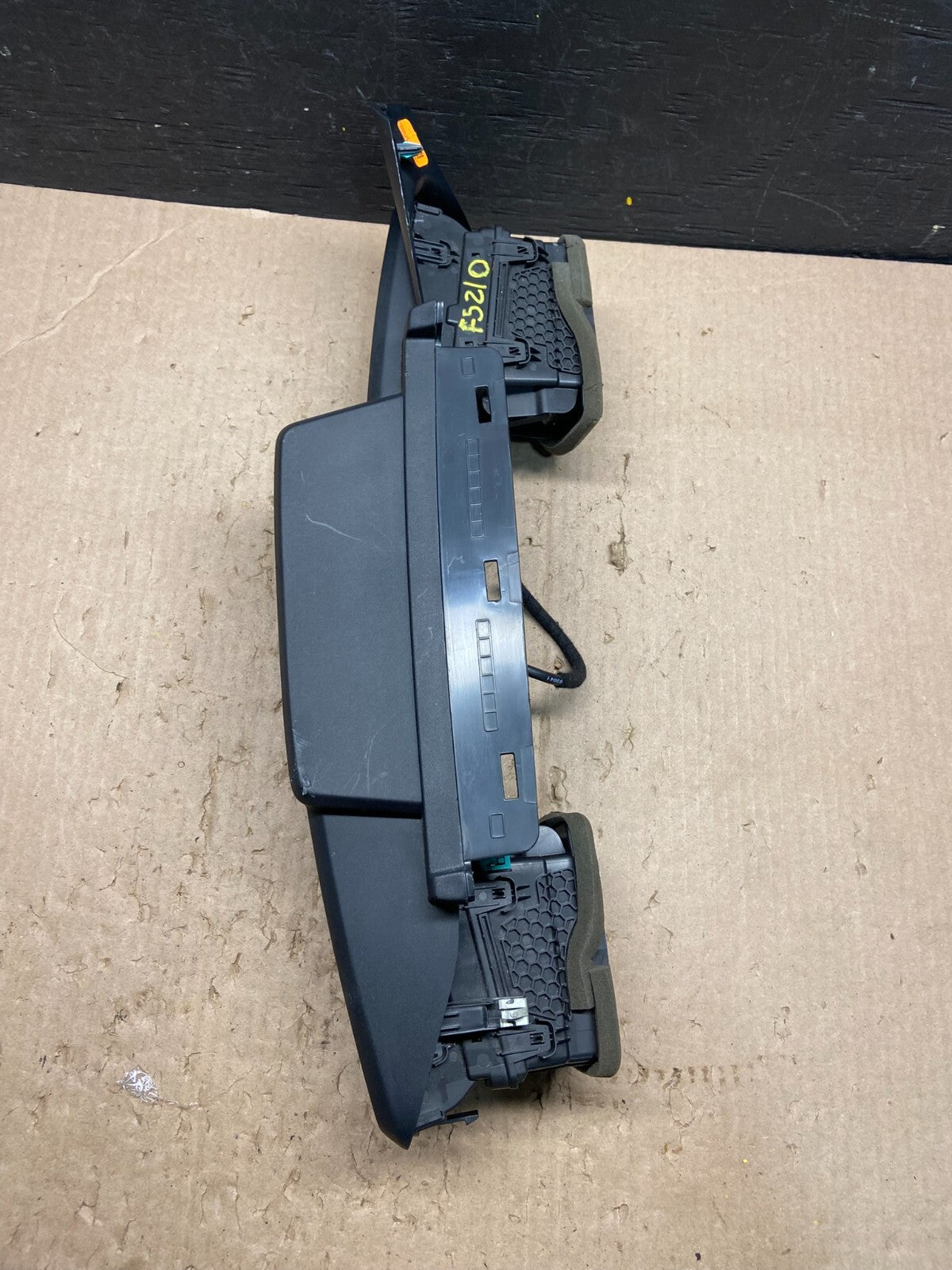 2020 to 2023 Ford Explorer Console Radio Display Screen Air Vents F5210 DG14