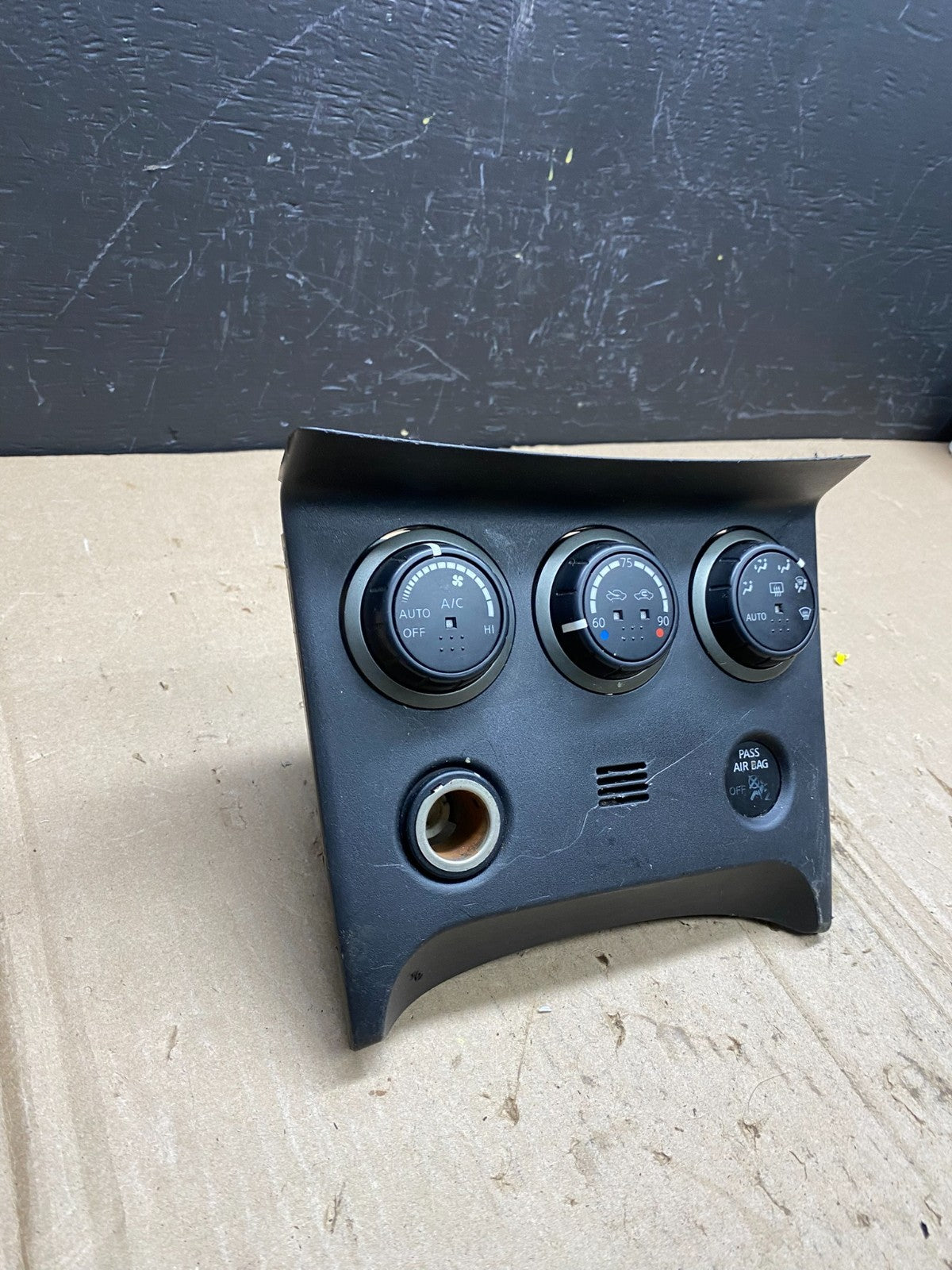 2011 to 2015 Nissan Rogue Heater Temperature AC Climate Control OEM AB9033 DG2
