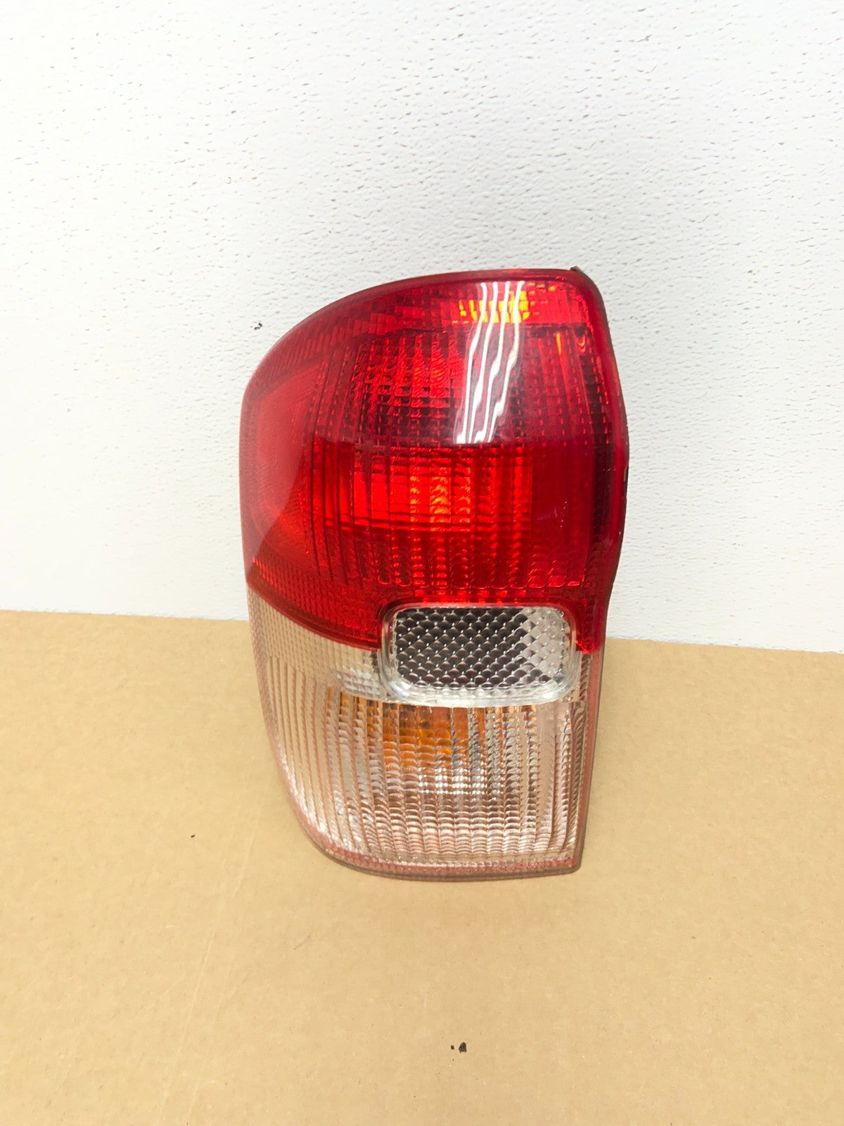2001 2002 2003 Toyota Rav4 Left Driver LH Side Tail Light OEM AB9945 DW0