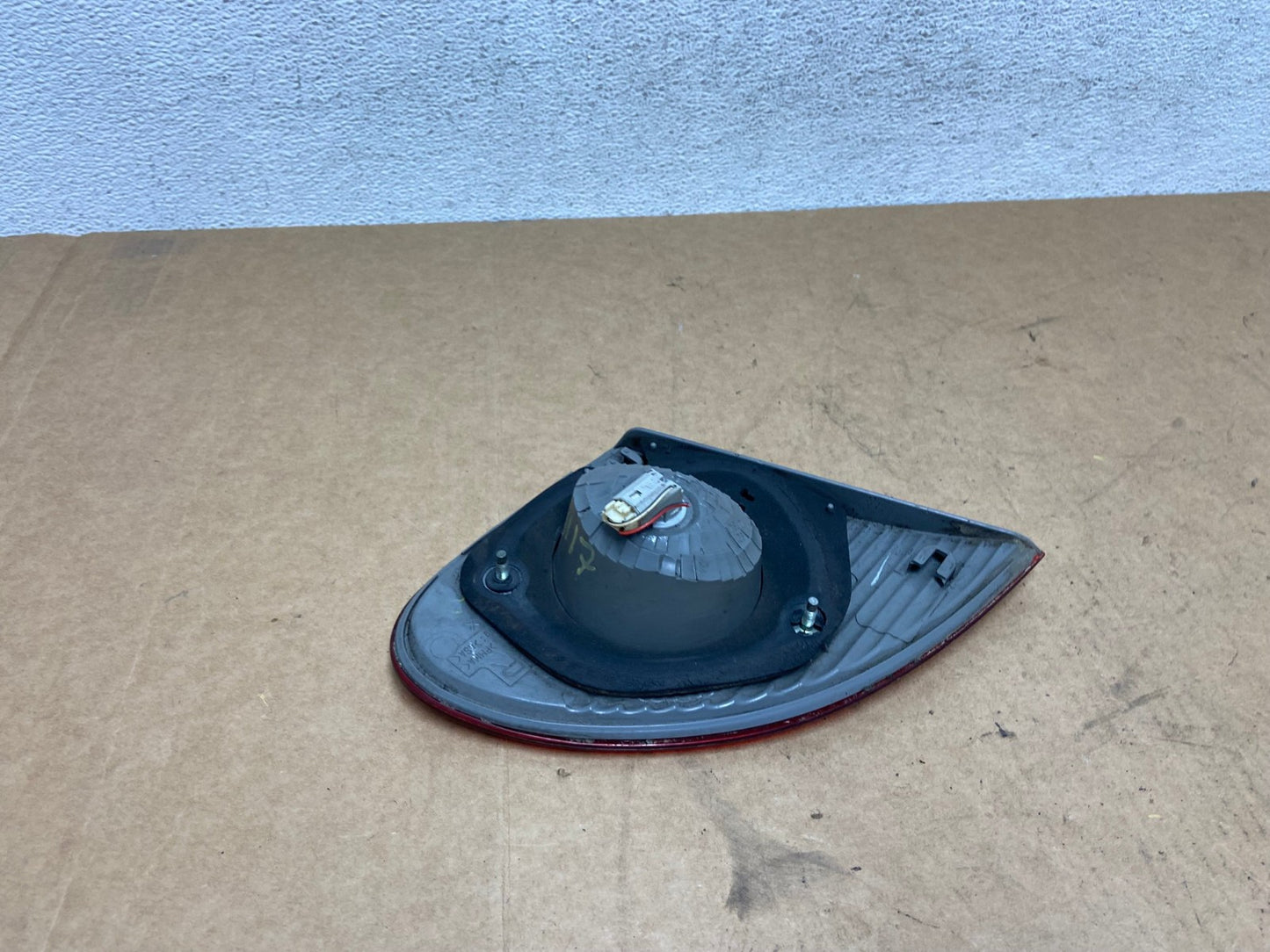 2003-2008 Toyota Corolla Inner Passenger Right RH Side Tail Light AE3117 LK4