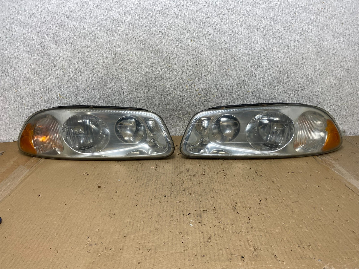 2008 to 2018 Mack CXU613 MP8 Right Passenger Side Headlight AH2924 PS0