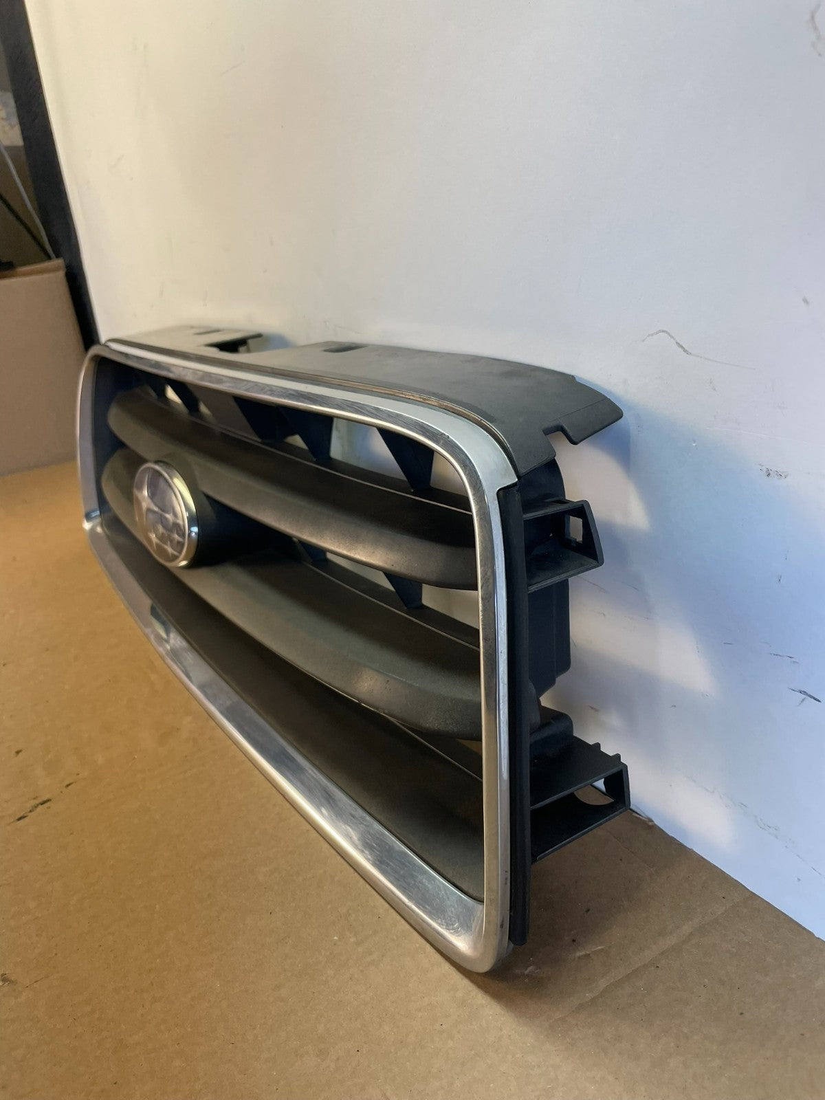 2003 to 2005 Subaru Forester Front Upper Grill Grille AH0318 DG1