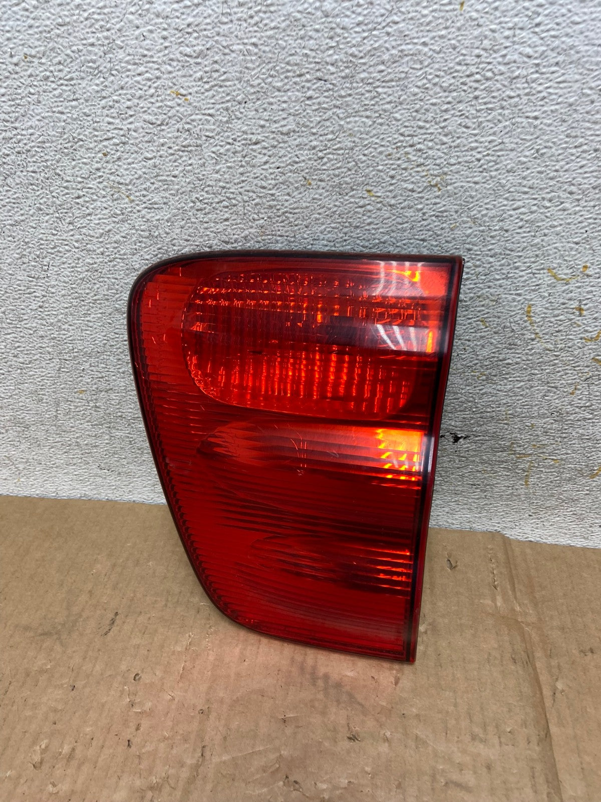 2001- 2004 Toyota Sequoia Right Passenger RH Side Tail light Inner AI5907 LK0