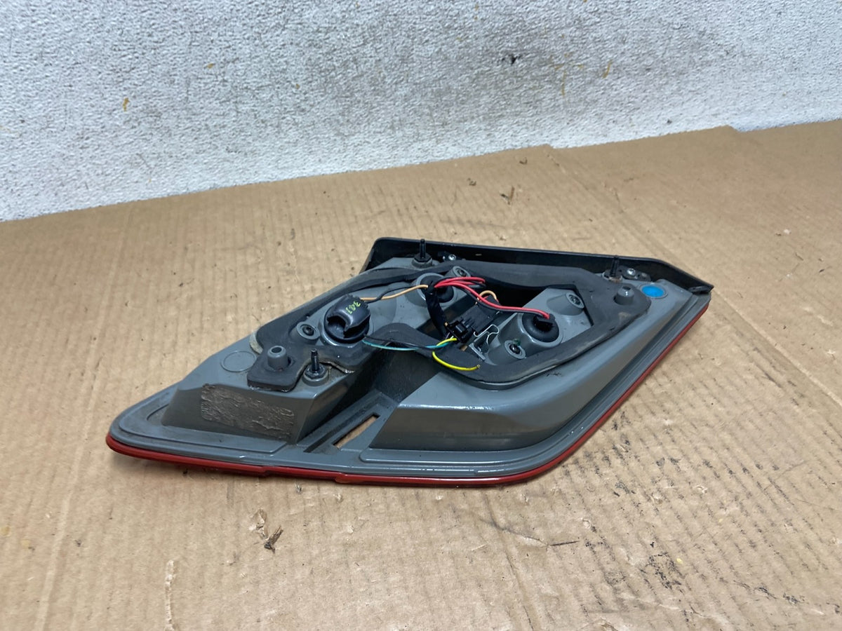 2013 to 2018 Ford Taurus Right Passenger Rh Side Tail Light Inner AI6547 LK5
