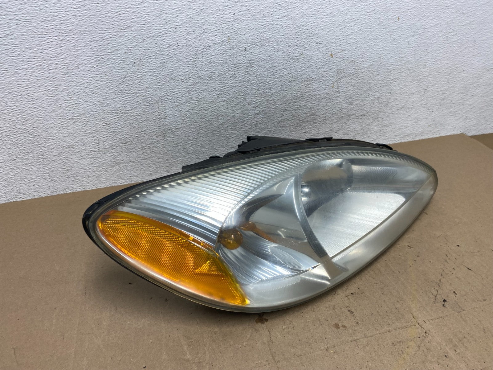 2000 to 2007 Ford Taurus Right Passenger RH Side Halogen Headlight AE6780 DW2