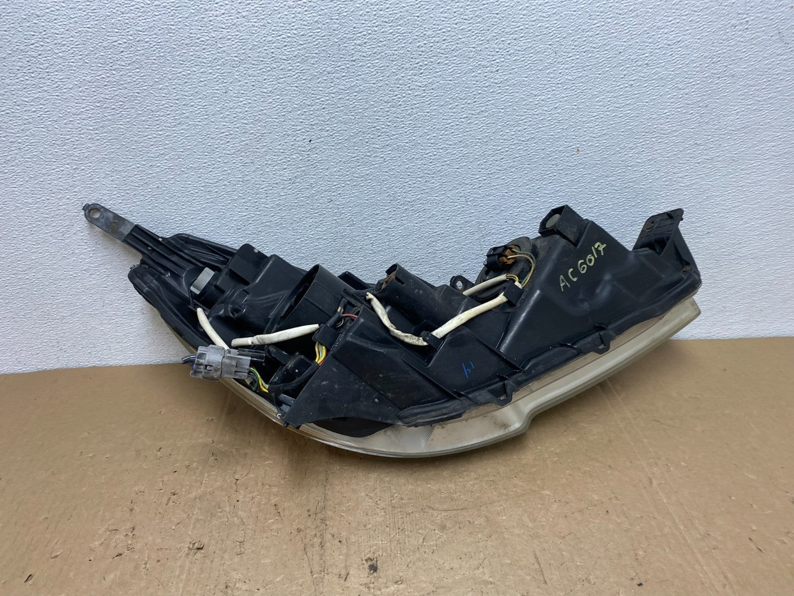 2010 2011 2012 Subaru Legacy Outback Left Driver Halogen Headlight AC6017 DW7