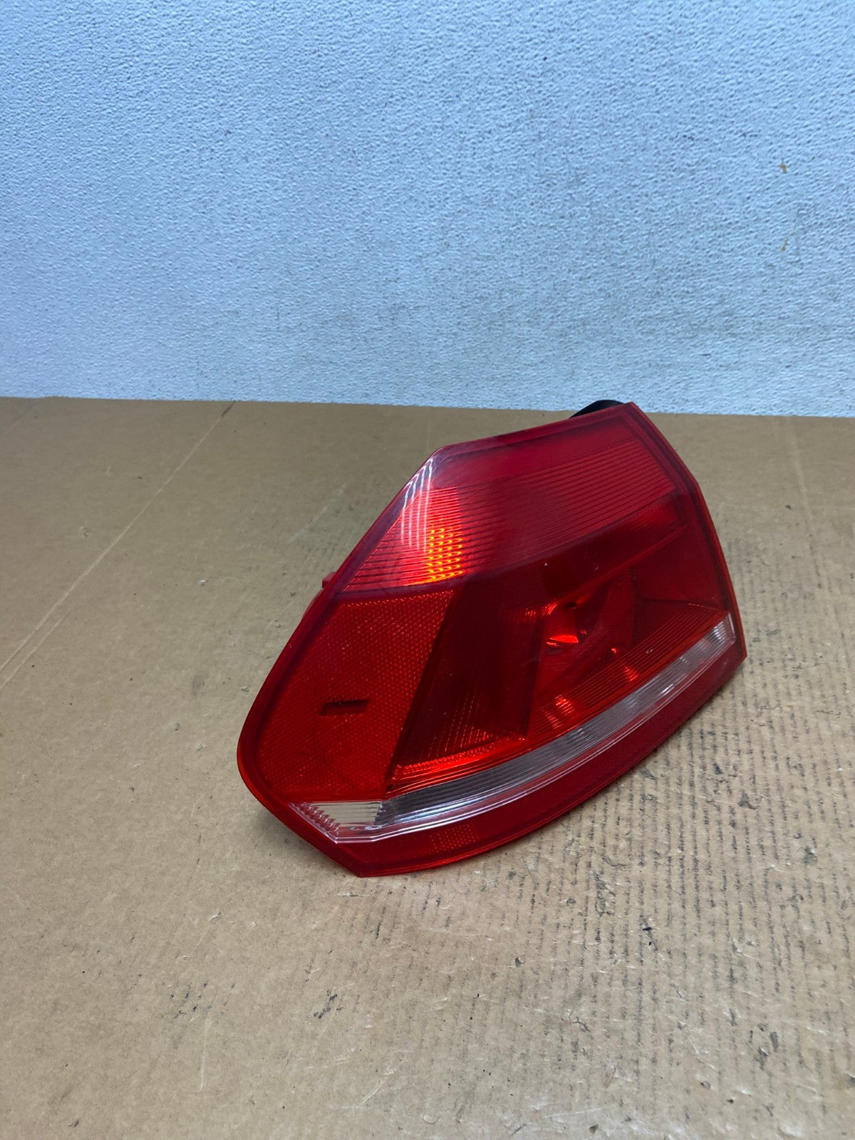 2012 to 2015 Volkswagen Passat Left Driver Lh Side Tail light AE0212 LK2