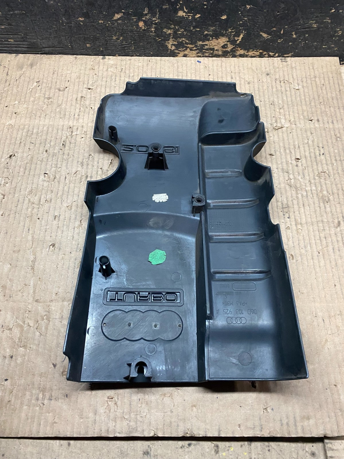 2005 to 2008 Audi  A4 2.0L FSI Engine Cover  Garnish Oem w6207 DG5