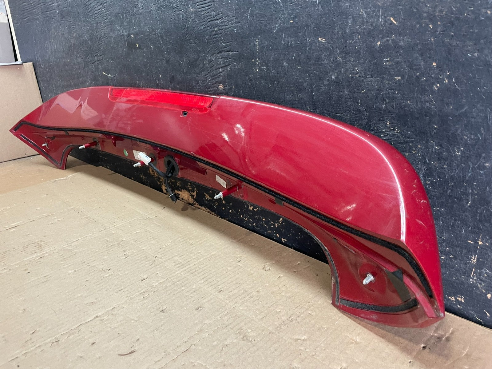 2016 to 2020 Kia Sorento Rear Spoiler Wing Brake Light OEM AA8902 DG9