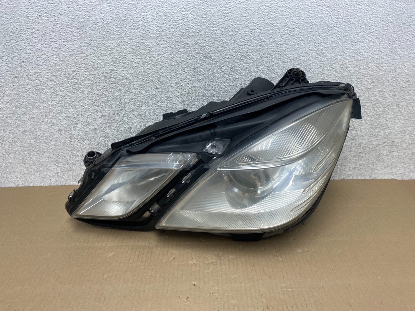 2010-2013 Mercedes E Class E350 E550 Left Driver LH Halogen Headlight AG5838 DW0