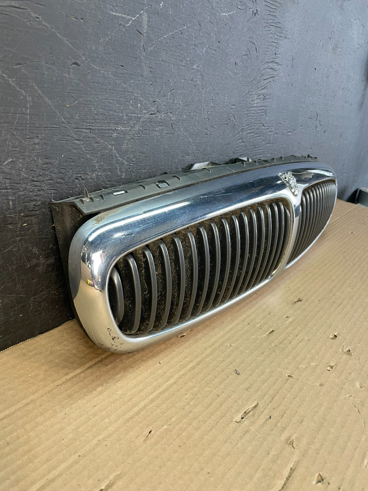 2002 to 2008 Jaguar X-Type Front Upper Grille Grill AF3325 DG2