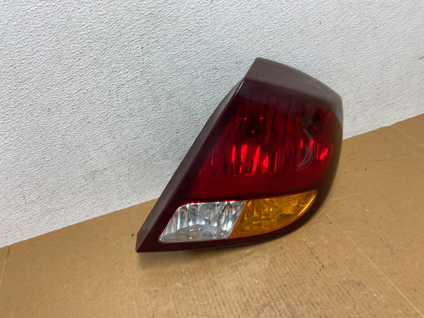 2001 to 2003 Oldsmobile Aurora Right Passenger RH Side Tail Light ad9207 DG2