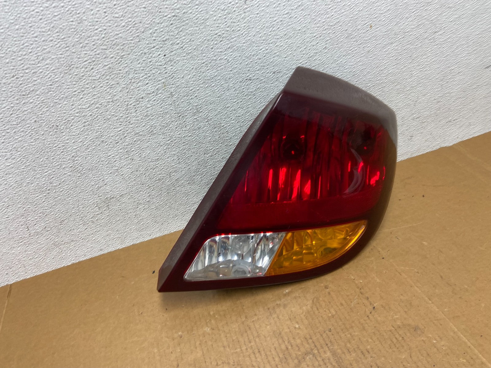 2001 to 2003 Oldsmobile Aurora Right Passenger RH Side Tail Light ad9207 DG2