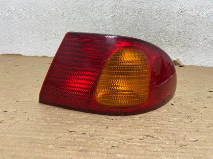 1998 1999 2000 Toyota Corolla Right Passenger Side Tail light AG8344 LK0