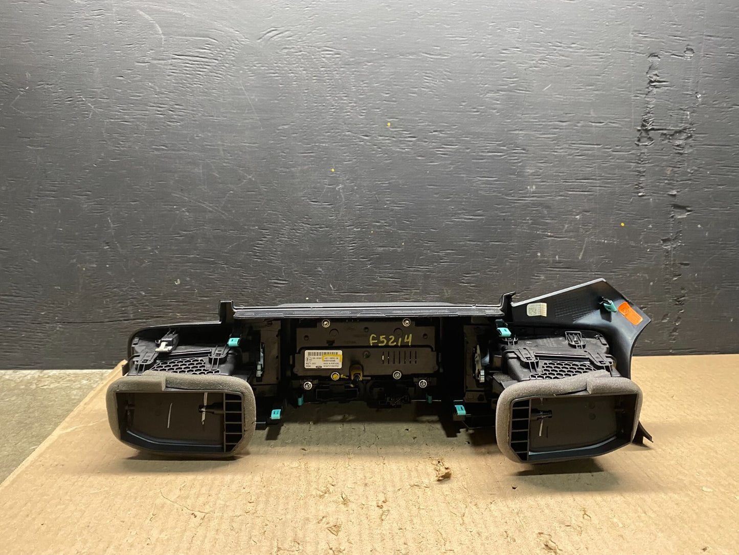 2020 to 2023 Ford  Explorer Console Radio Display Screen Air Vents F5214 DG1 Oem4