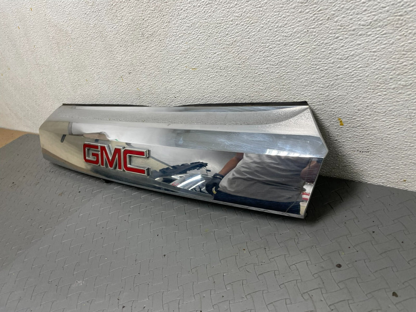 2010-2015 Gmc Terrain Lift Gate Handle Trim With Back Up Camera A7788 DG1