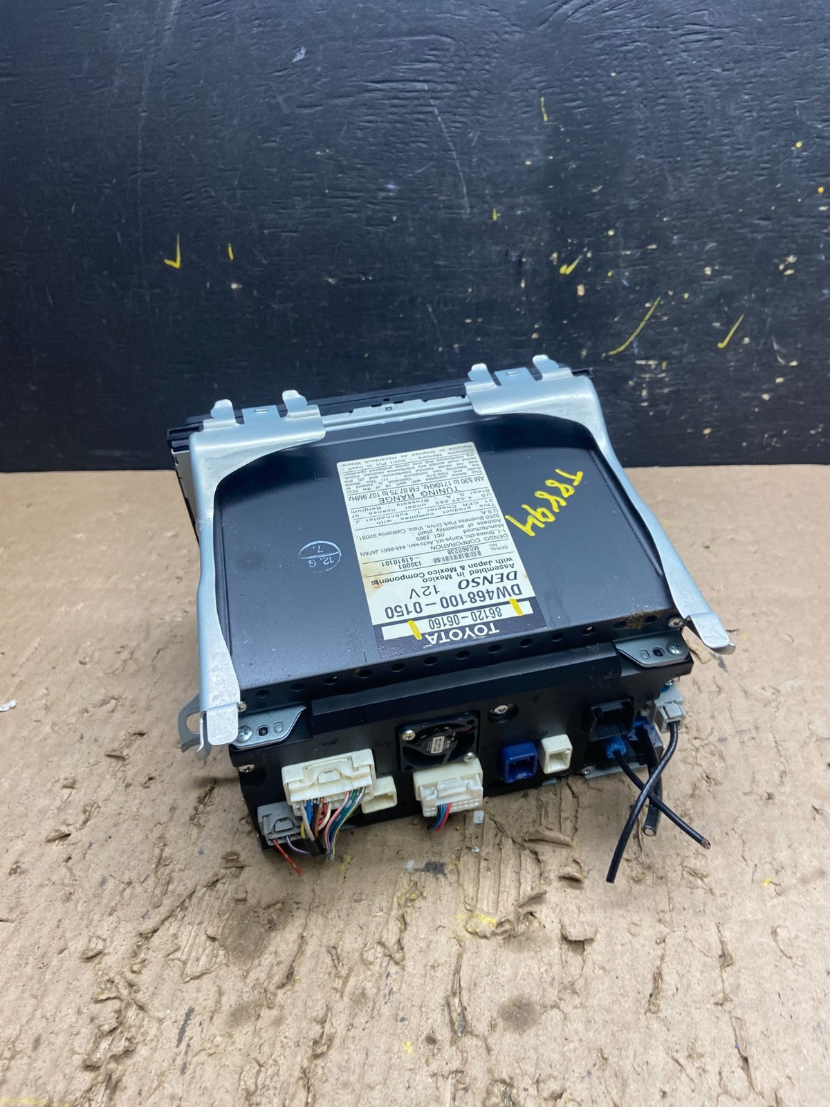 2003 2007 Toyota Sequoia Radio CD AM/FM Navigation Screen Display T8894 DG3